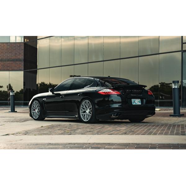 Rohana RFX10 a balayé les roues titaniques