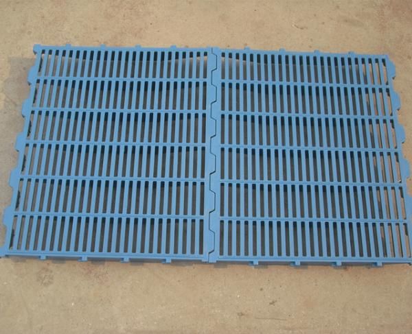 Das aves domésticas ripados plásticas do assoalho azul do PVC/PP da cor certificação plástica do ISO do CE do revestimento