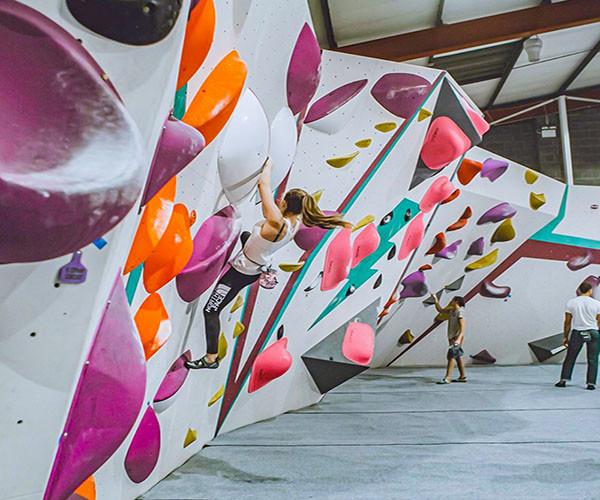 Reinforced Indoor Climbing Wall Panels , Plastic Rock Wall For Swing Set