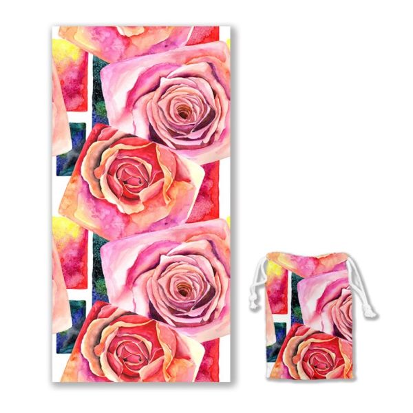 Une serviette de plage personnalisée avec un sac à dos à corde imprimé en microfibre