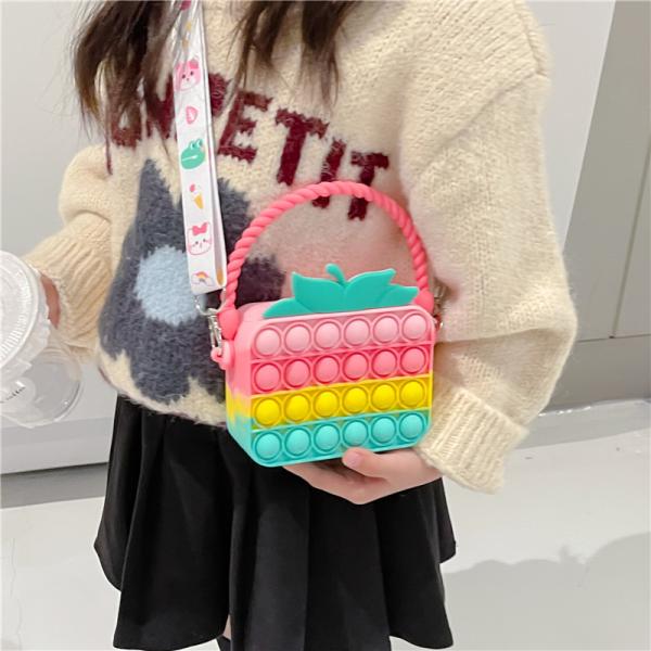 Bpa Бесплатный мультфильм Силиконовый карандаш для детей Рамочная сумка кроссбоди Сумка Рождественские подарки День рождения Карандашная сумка