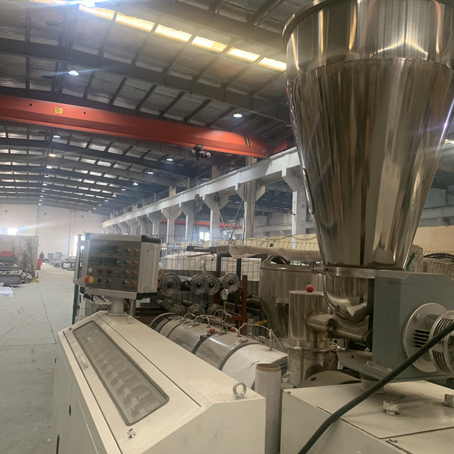 Подгонянная машина панели профиля Pvc 700mm с двойным винтом