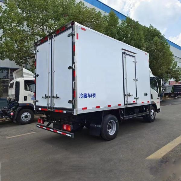 Sinotruk Howo 4.2 Meters Refrigerated Truck Euro6 Standard 6 Speed Transmission