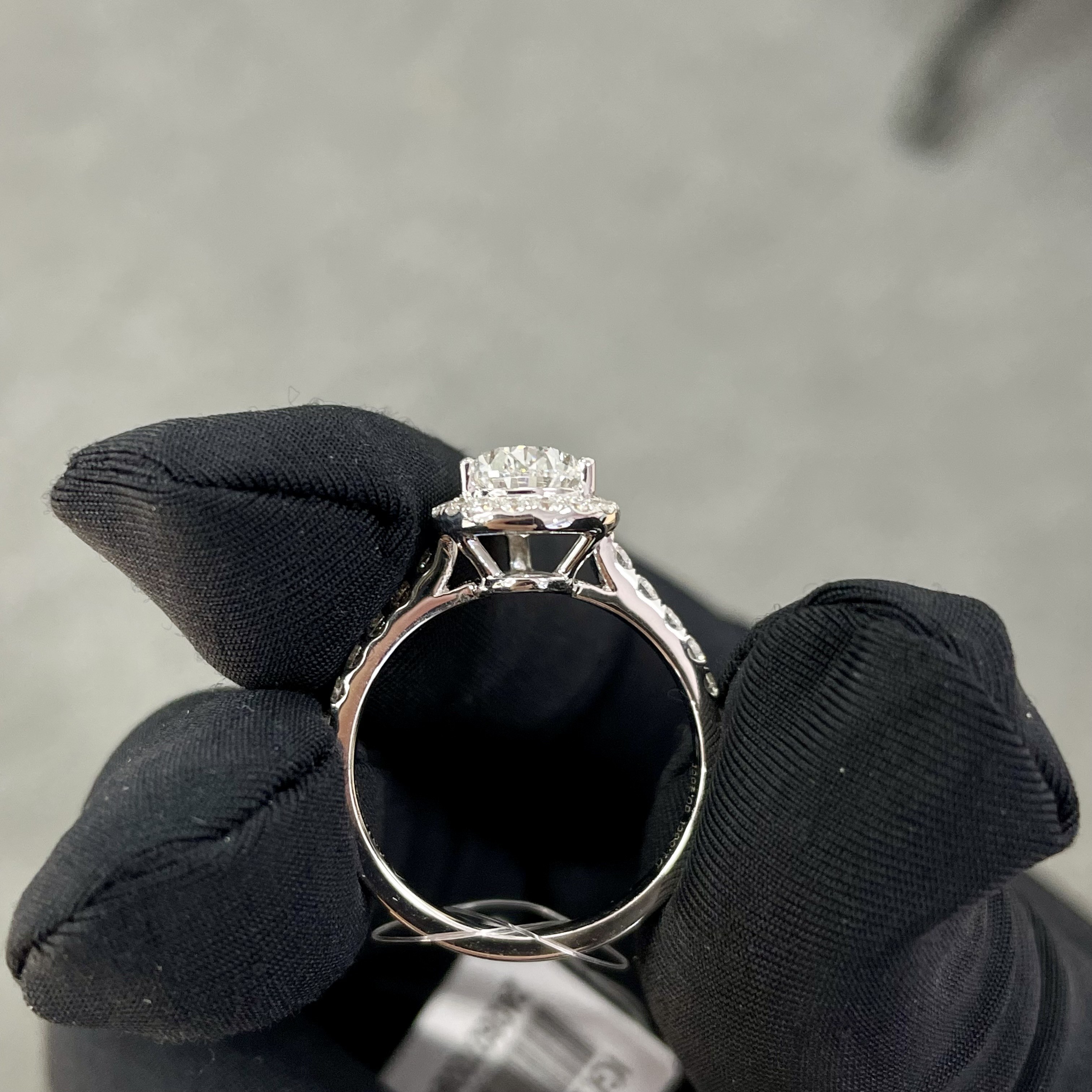 18-каровое белое бриллиантовое кольцо для женщин 1.53ct E VS1 грушевая форма