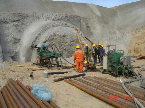 Small Split Well Drilling Rig Slope Construction Light Weight  Φ130~180 Mm Dia