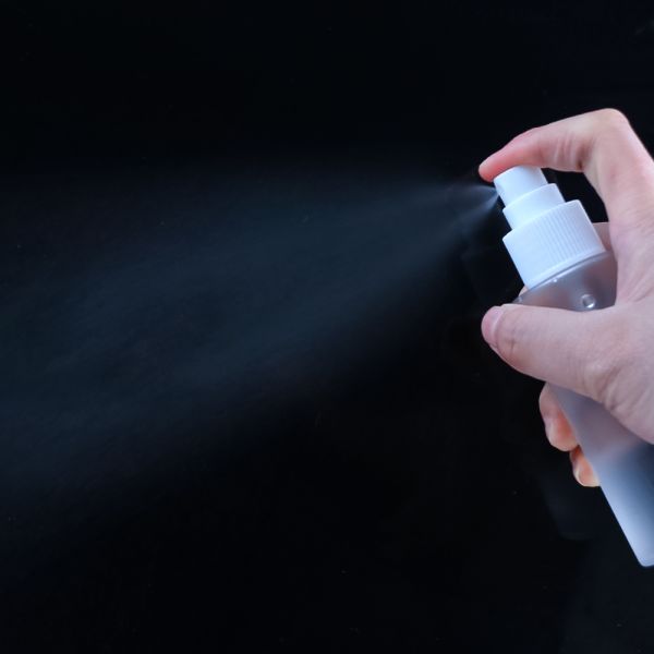 Food-Grade PET Refillable Plastic Spray Bottle with Fine Mist Spray and Light-Blocking Amber for Cosmetics