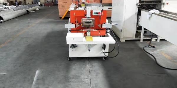 Máquina de embalaje de papel de servilletas semiautomática de buen precio para plantas manufactureras