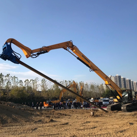 Pile Hammer for Hard Soil: 15m Sheet Piling Vibro Hammer with High Driving Force