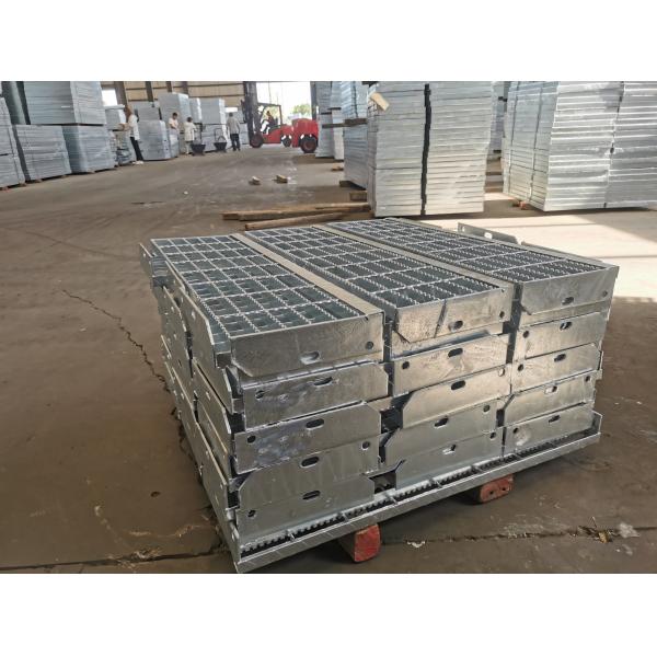 Square Port Non Skid Steel Grate Stair Treads 40mm For Sanitation Engineering