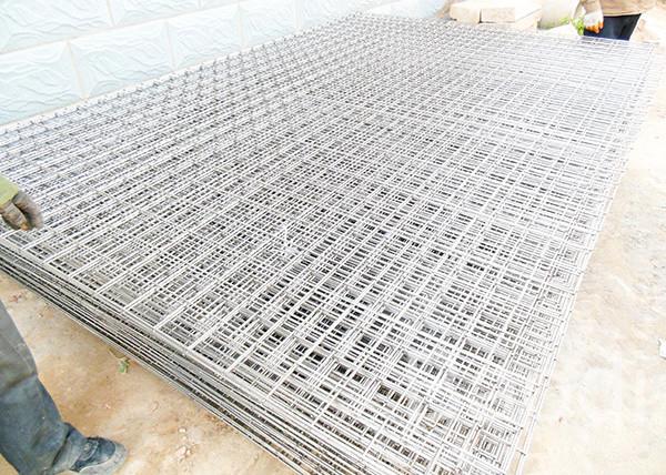 SS304 Welded Wire Mesh Sheet Sizes 0.5 - 2.4m Width , Galvanised Steel Mesh Sheets