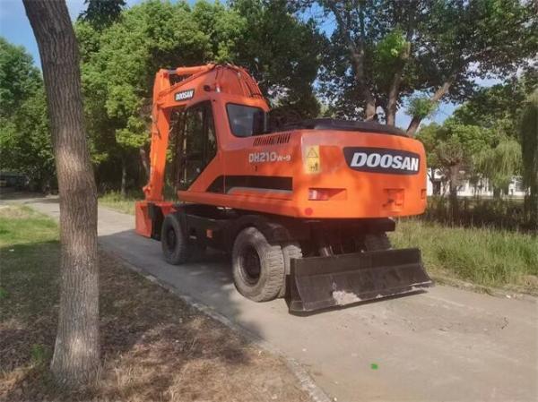 Easy Maintenance DH210 Wheeled Used Doosan Excavator 21 Ton Digger