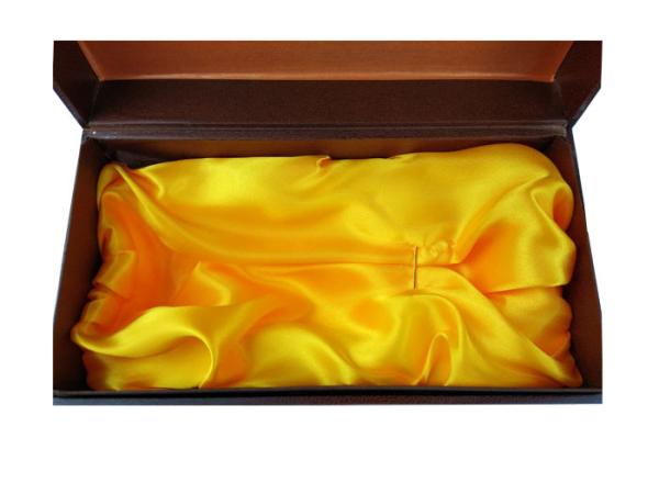 PU Leather Silk Material inside Tray Lock Closure Gold Color Hot Stamping Wood Box for the Wine Packaging