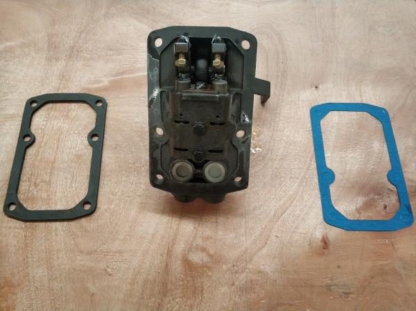 144-40-00101 Valve de direction pour bulldozer D65A-8 D53A-17