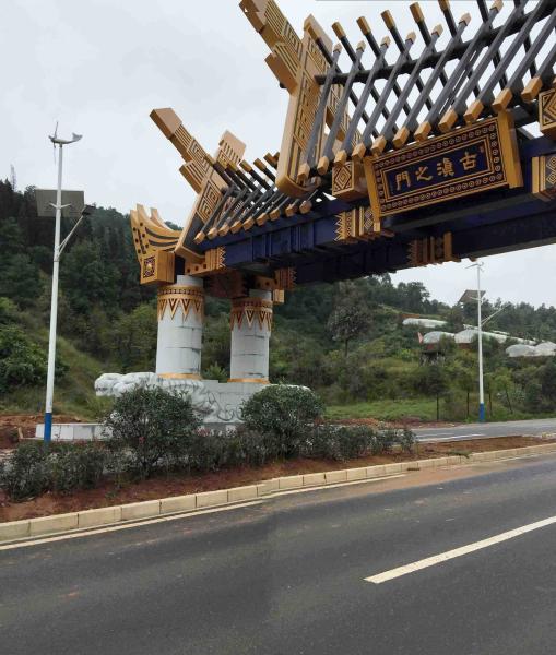 Grande escultura exterior da cor dourada um comprimento de 50 medidores para a decoração da cidade