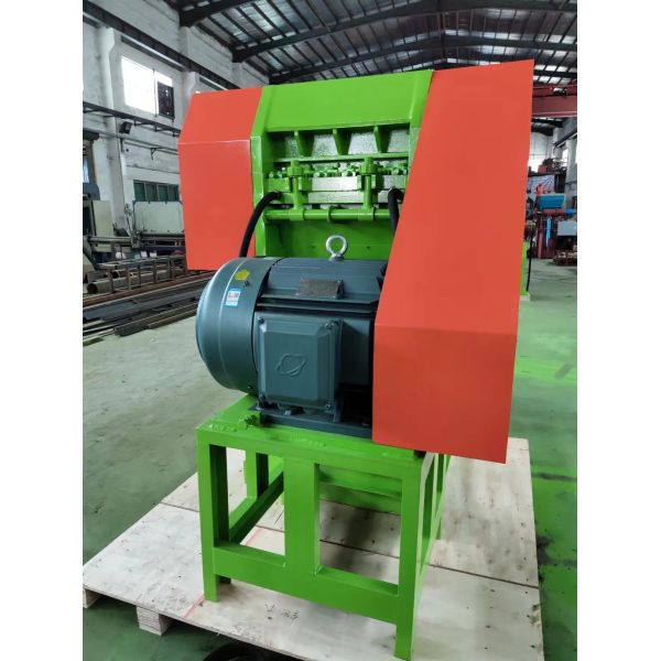 High Efficiency Rubber Granulator with Durable DC53 Blades