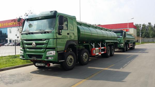 25000L 8x4 Diesel Fuel Tanker Truck Sinotruk Howo 371HP 12 Wheeler