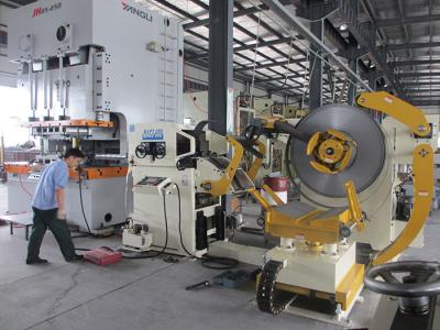 High Speed Steel Coil Uncoiler / Automobile Stamping Punch Servo Feeder