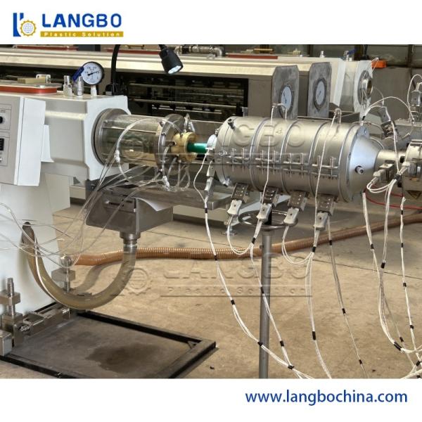Ligne de production d'extrusion de tuyaux PPR Fabrication de tuyaux Ligne d'extrusion de tuyaux Extrudeuse Machine de fabrication de tuyaux