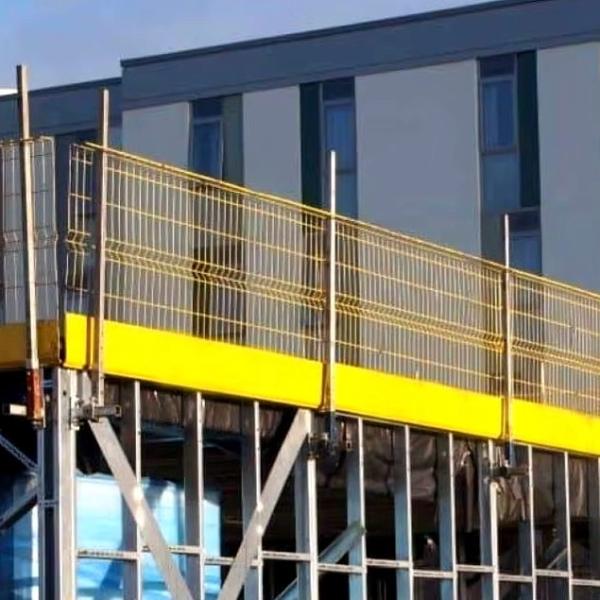 1.8m Height 6/8/6 & 6/5/6 Green Pvc Coated Wire Fencing 75X150mm