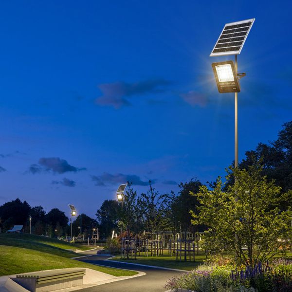 LED Solar Flood Light With IP66 Waterproof Dusk to Dawn for Garage & Driveway