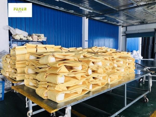 Anti Acid Alkali Acrylic Fibreglass Baghouse Filter Bags For Dust Collector
