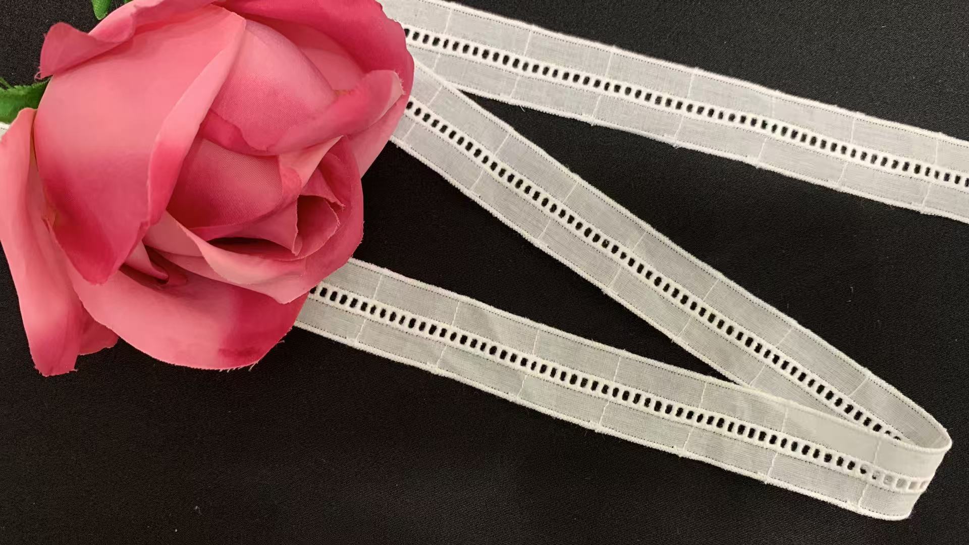 Antique Style Middle East Cotton Lace Trim with Scalloped Edge for Clothing and DIY Fabric Crafts