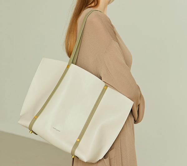 Irremovable Strap Fan Shaped Bag 37cm 27cm Cowhide Leather Tote Bag