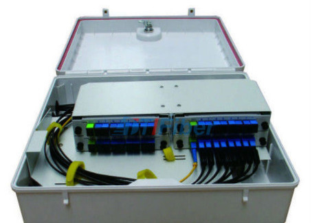 Plastic PLC Fiber Splitter Distribution Box 4 Ports Optical Distribution Box Wall Mounted