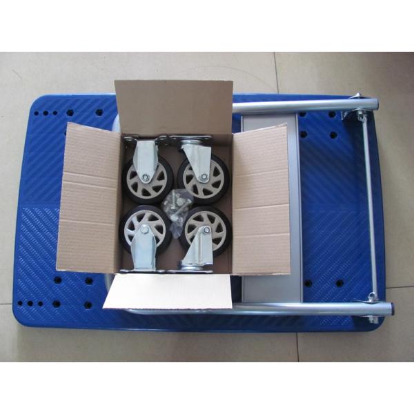 подвижная пластичная вагонетка платформы 300kg с голубой пластичной доской, синью/серым цветом