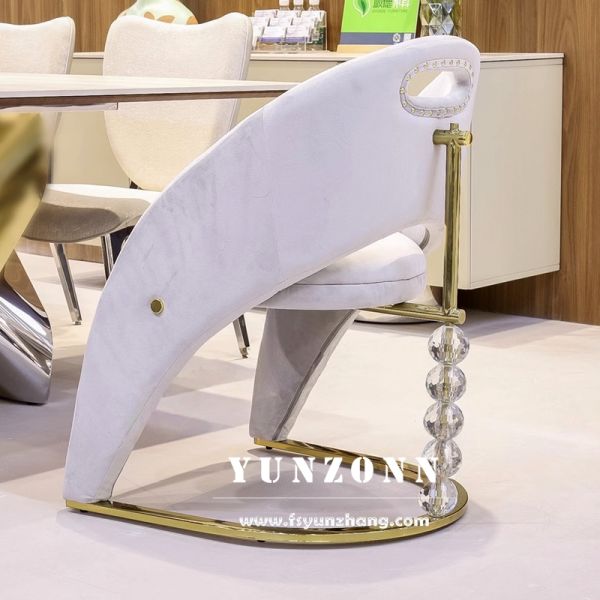Wholesale Factory Custom Luxury Italy Fashion Home Furniture Solid Metal Leg High Back Dining Chairs