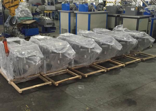 Enclosed Structure Vibrating Sieve Machine Multi - Screen Net Generation