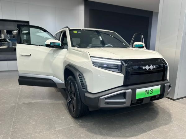 2025 BYD 4WD EV SUV BYD Leopard Titanium 3 New Energy Car Leopard 3 High Performance 501km Fang Cheng Bao 3