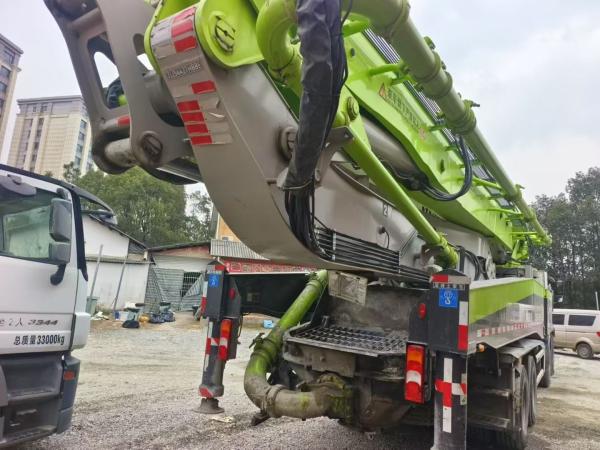 Construire une vieille pompe à béton de ciment camion d'occasion Zoomlion