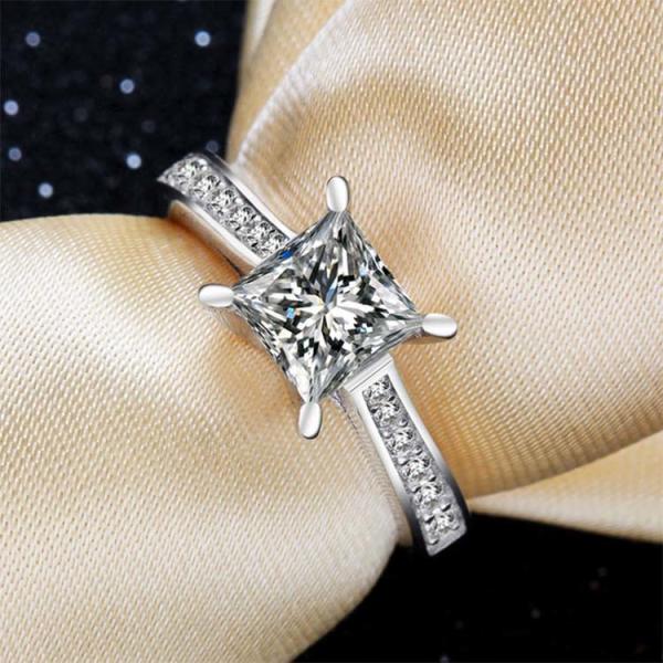 Sterling Silver Princess Cut Clear Cubic Zirconia Engagement Ring for Women (RE110)