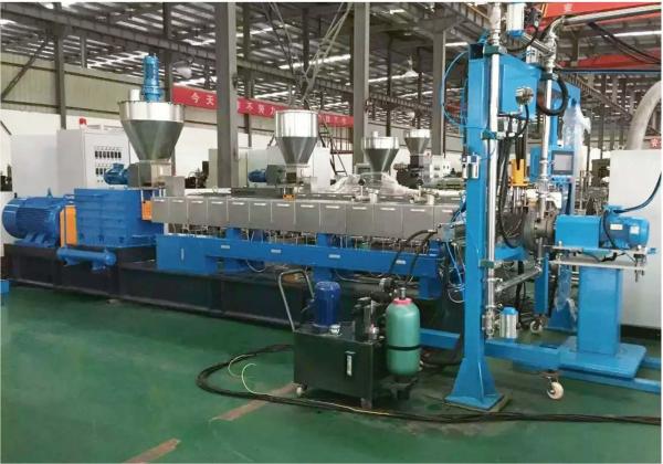 800Kg/H Capacity Twin Screw Extruder Easy Operation Double Screw Extruder Machine