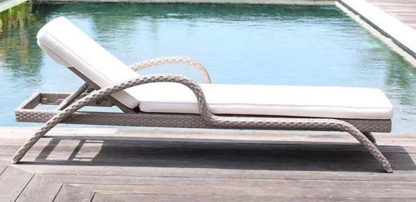 Modern Outdoor garden wicker furniture beach chair PE Rattan Chaise lounge chair