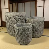 GRCポット グレーの丸い繊維セメントプランター 繰り返しパーム葉のパターン 軽量 耐久性 低保養性 花のポット 休日 ビラ オフィス装飾 屋根裏庭園 景観設計プロジェクト