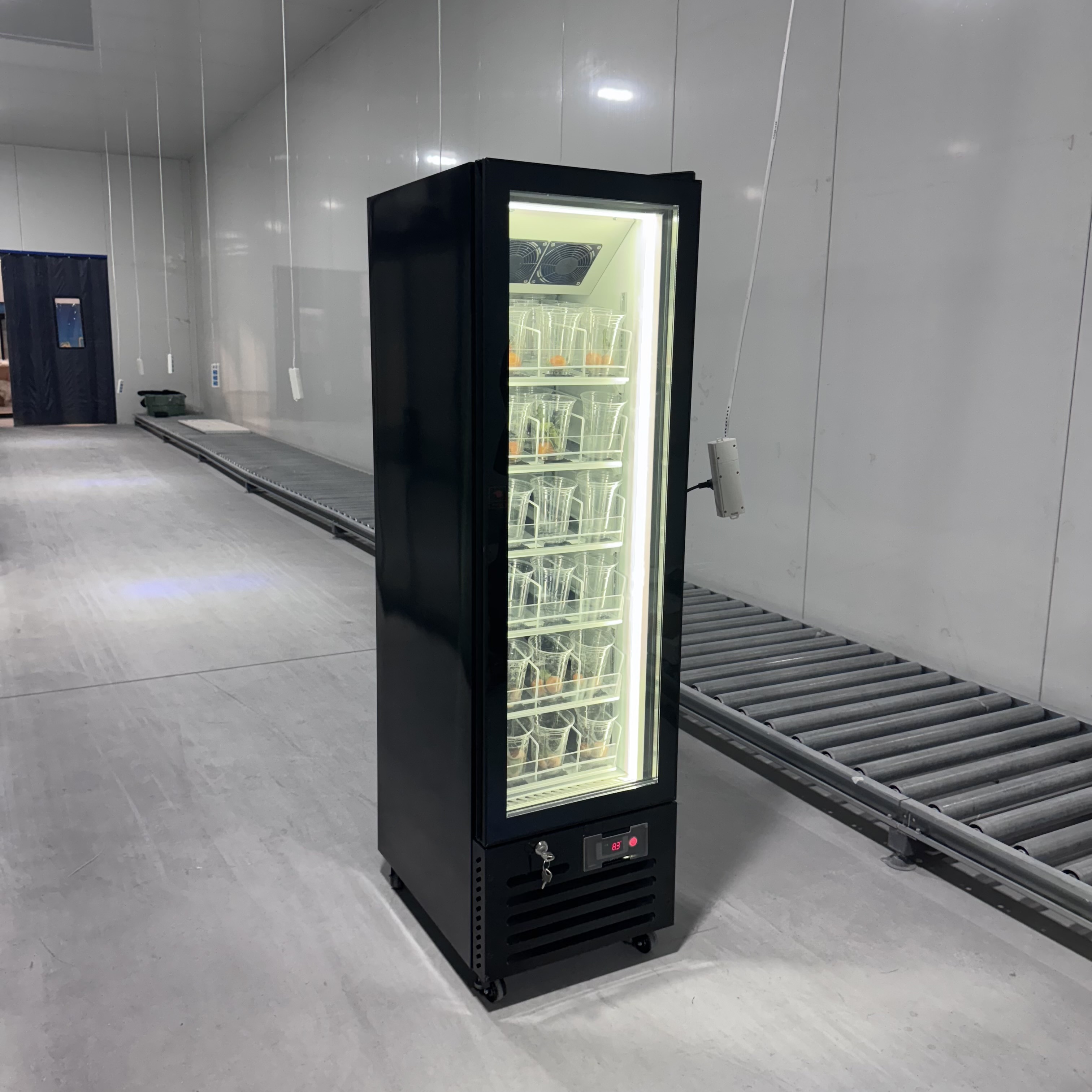 180Ltr Beverage Cooler Display 1600mm Fan Cooling Commercial Drinks Display Fridge