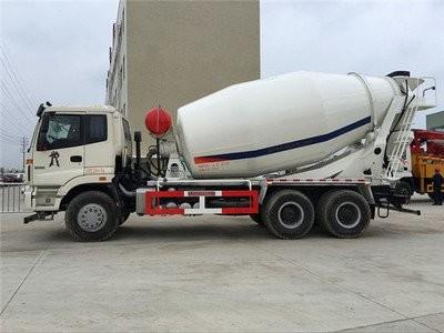 Dongfeng 6*4 10 Cubic Meters Cement Mixing Truck With 13870kg Curb Weight