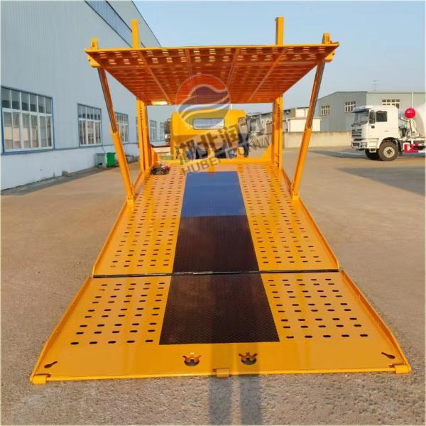 SINOTRUCK 4*2 Transportador de vehículos de plataforma de tres posiciones Transportador de automóviles para el transporte de tres automóviles