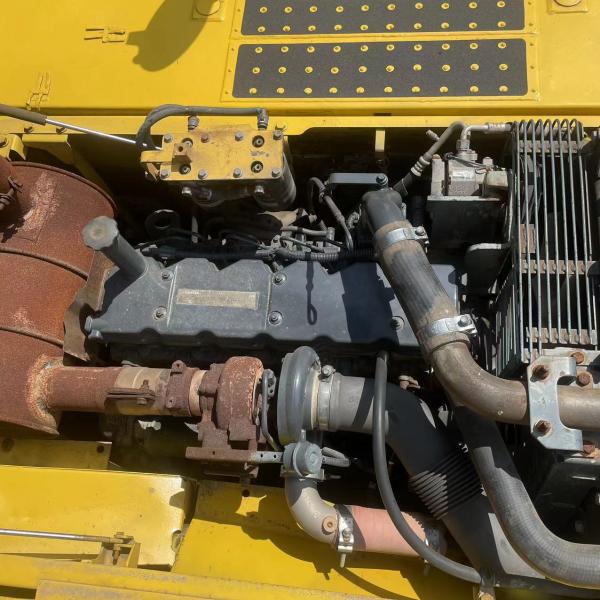 Excavateur Komatsu PC240 de seconde main avec une capacité de seau de 1,2 m3 en excellent état