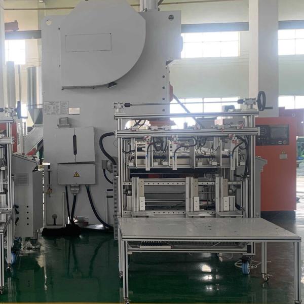 Máxima passagem de folha de alumínio 950 mm Faixa de 3 cavidades Máquina de fabricação de bandeja de folha de alumínio