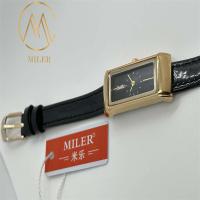 Conception de mode pour femmes Montre à poignet en quartz Noir / rouge Couleur bande spéciale