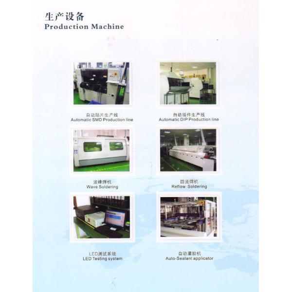 Partido de fútbol al aire libre al aire libre llevado a todo color del estadio de la tablilla de anuncios