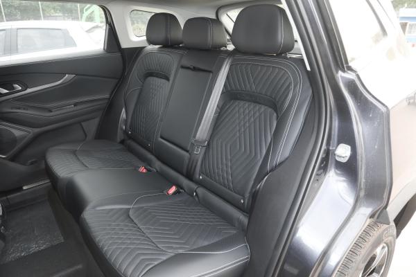 Exeed 2023 300t 2WD com suspensão independente Mcpherson e carroceria fechada