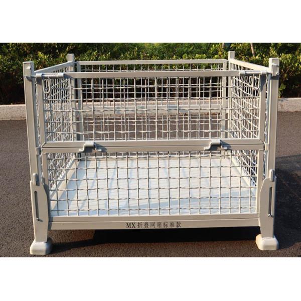 La palette blanche de vinasse mettent en cage entreposer le transport avec le