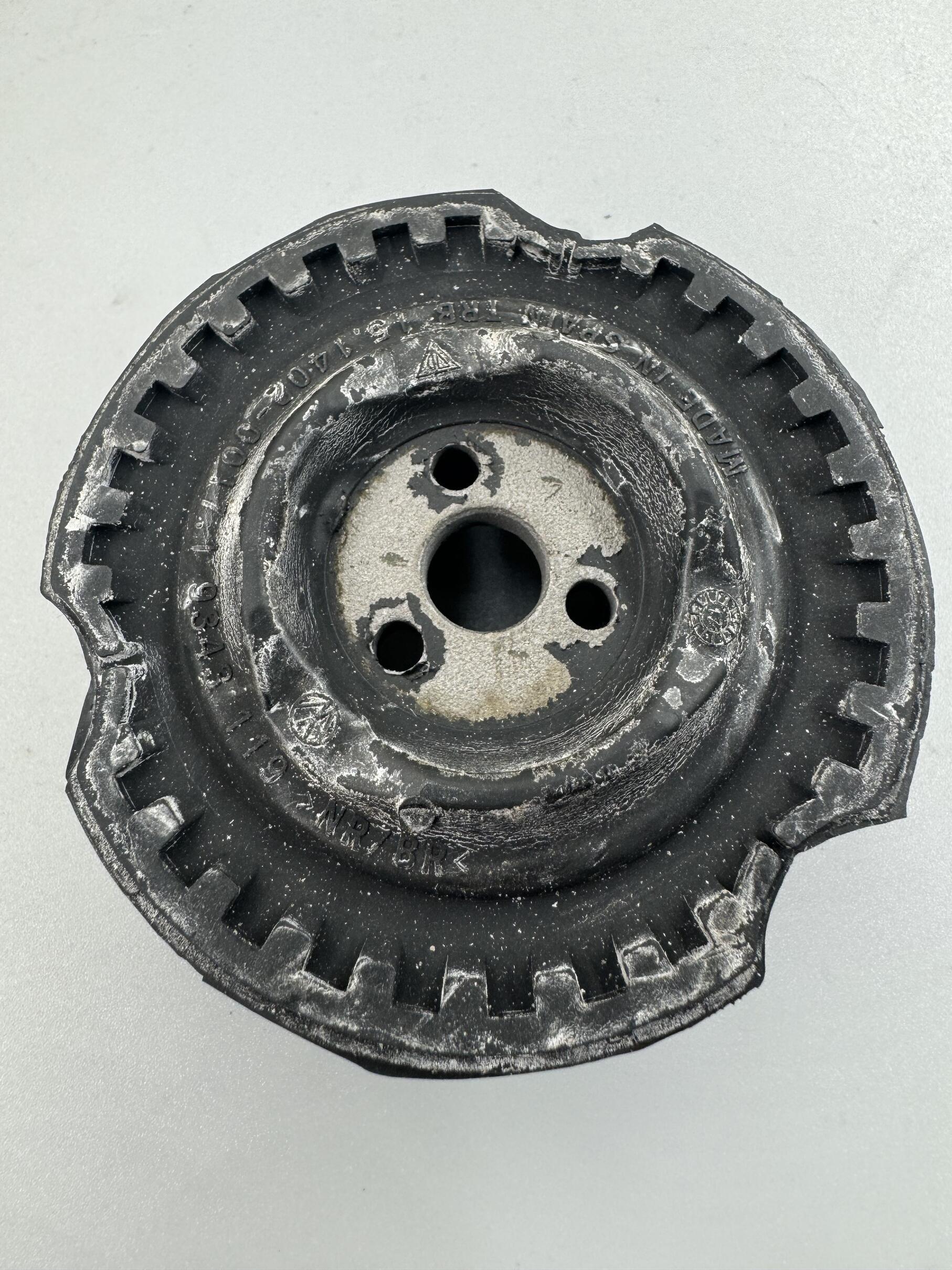 One-stop shopping front shock absorber cap 7L0 412 327 A for FAW Audi Q7