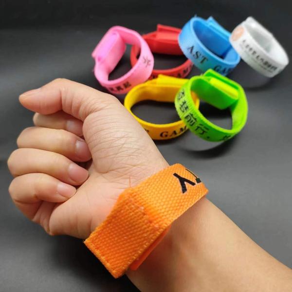 Customized Color Multi Color Illuminated Led Bracelet Flash Gifts with Custom Graphic