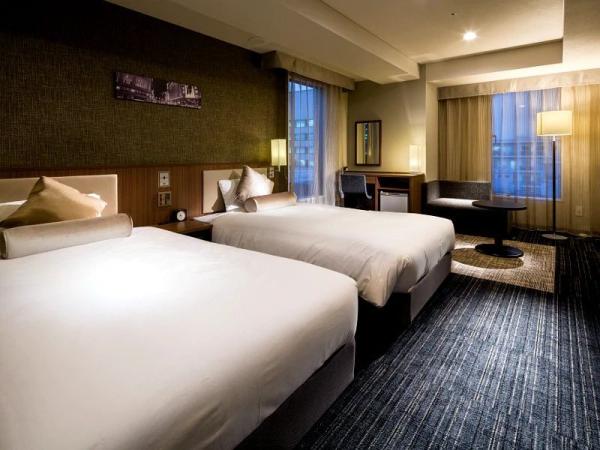 Palau new hotel decoration fit out furniture of bedroom set with desk table unit and fabric chaise lounge sofa