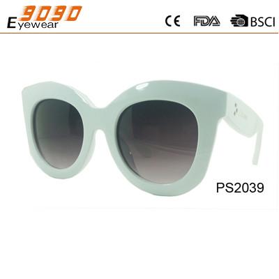 Sunglasses in fashionable design ,made of plastic ,suitable for men and women